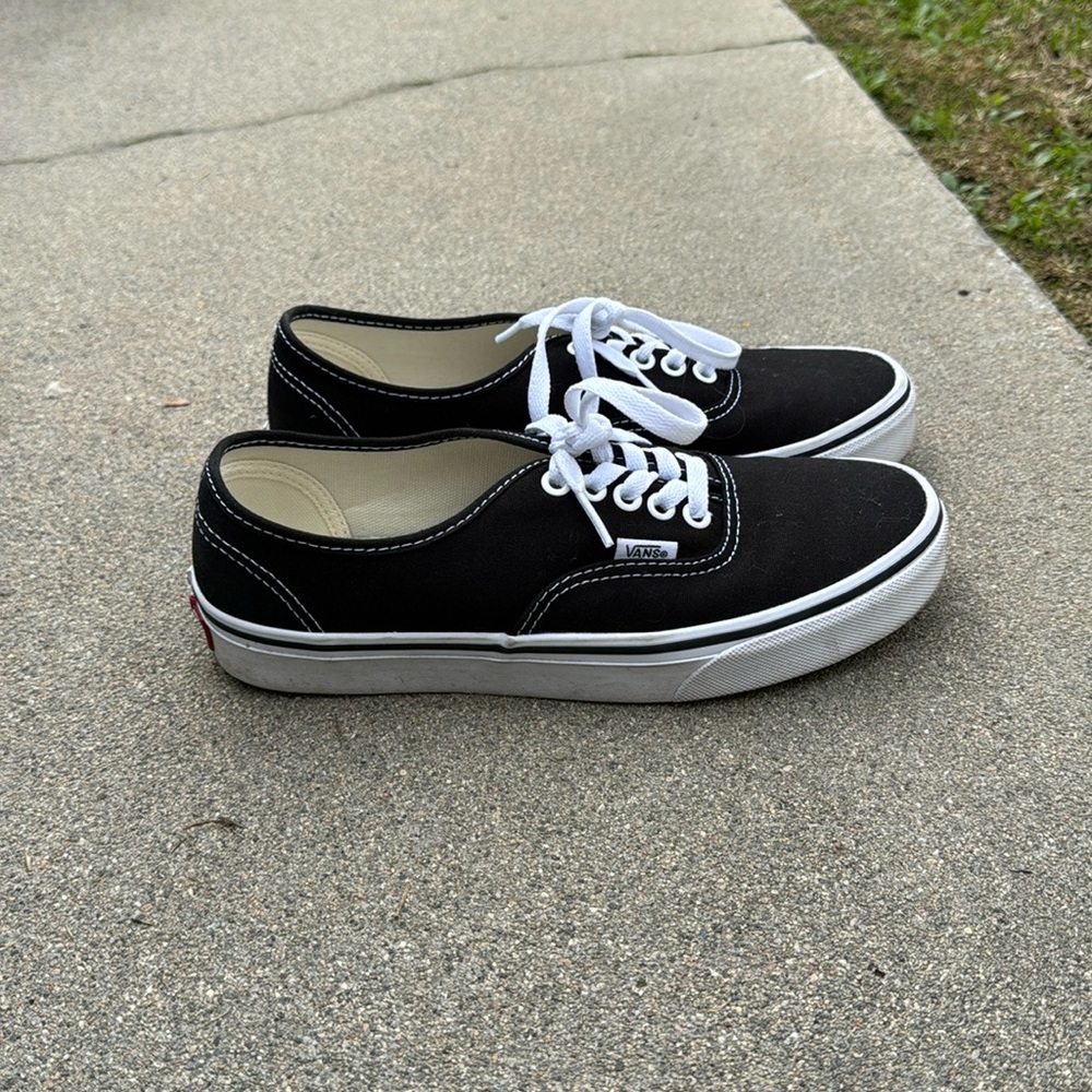 Vans authentic shoes- women’s size 8 (only worn once)